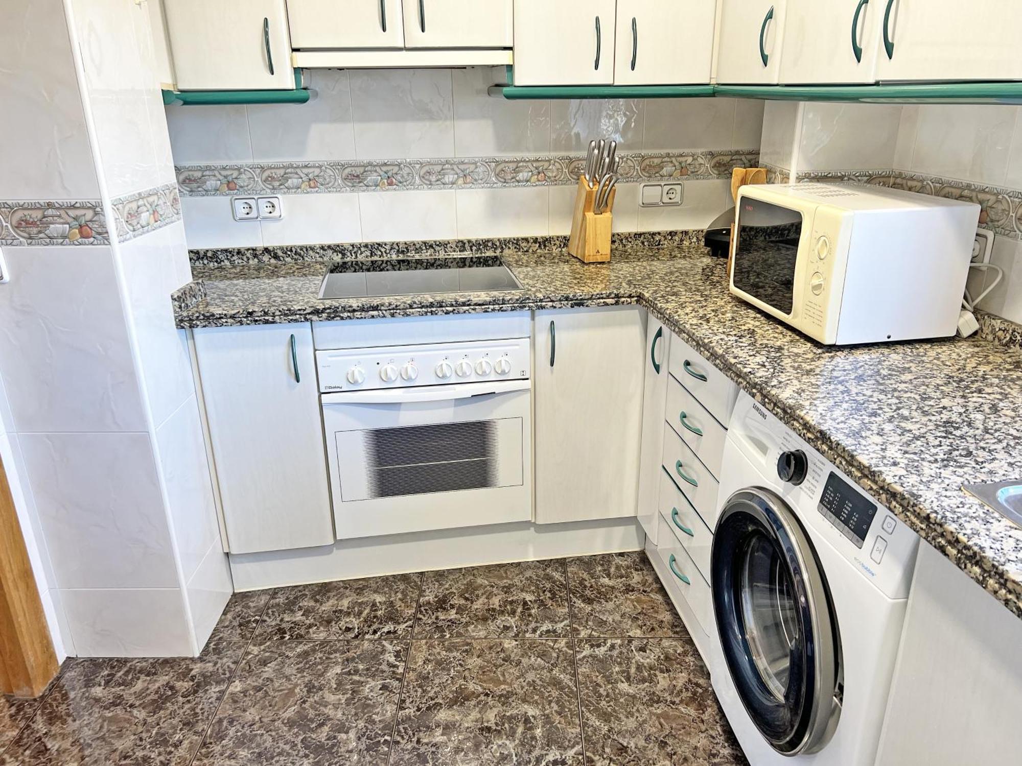 A 100m De La Playa. 2 Hab. A/c Apartamento *