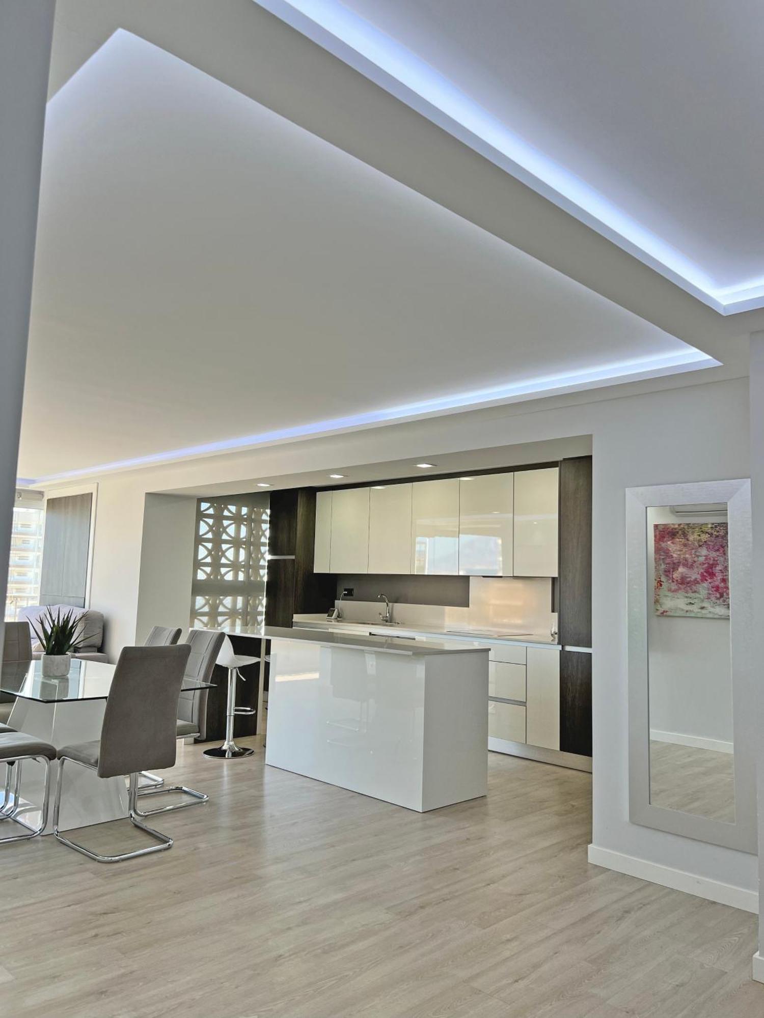 Apartamento Lujo En La Playa. Parking Gratis