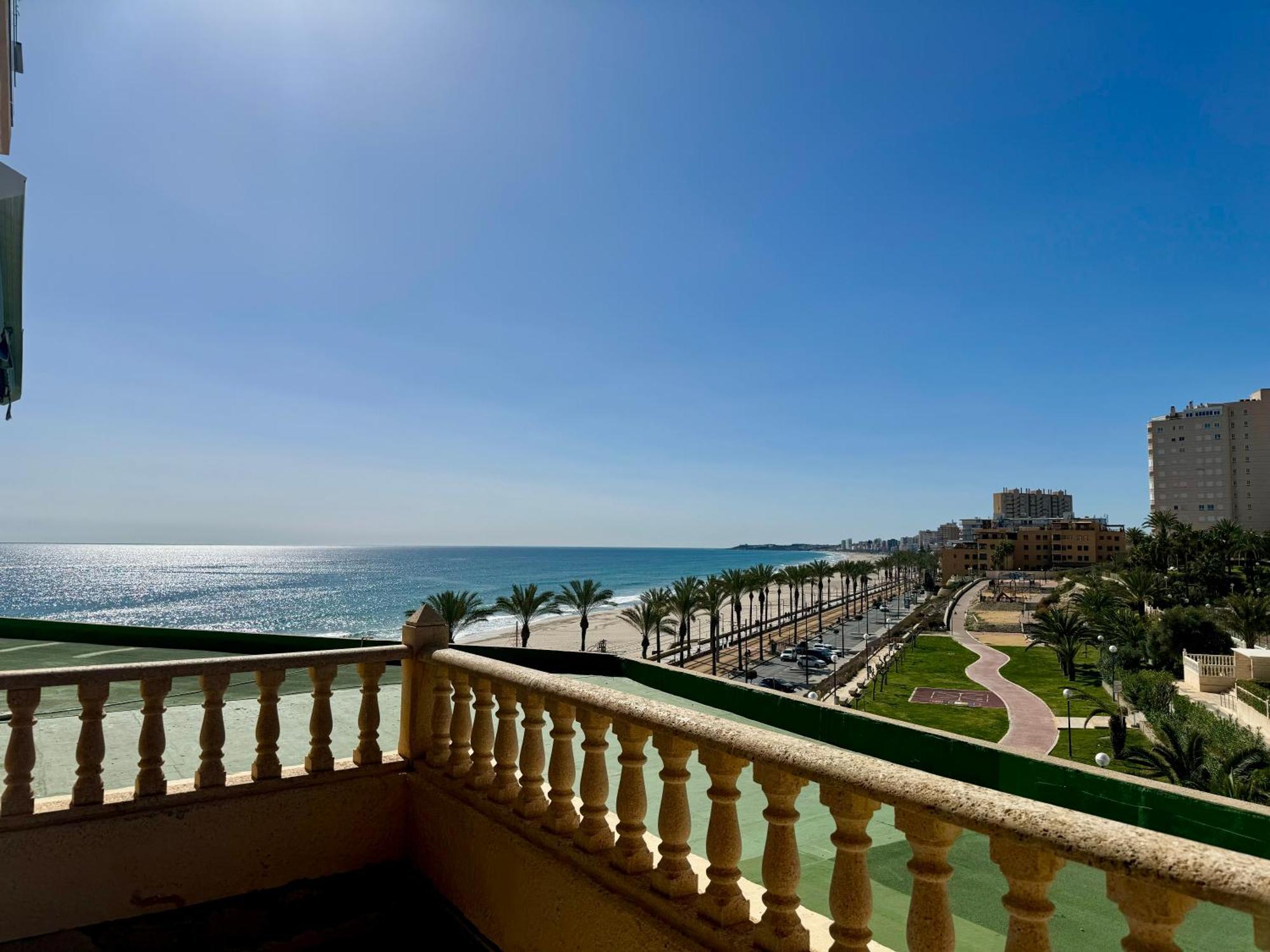 Vistas Al Mar, Piscina Y Playa Apartment *