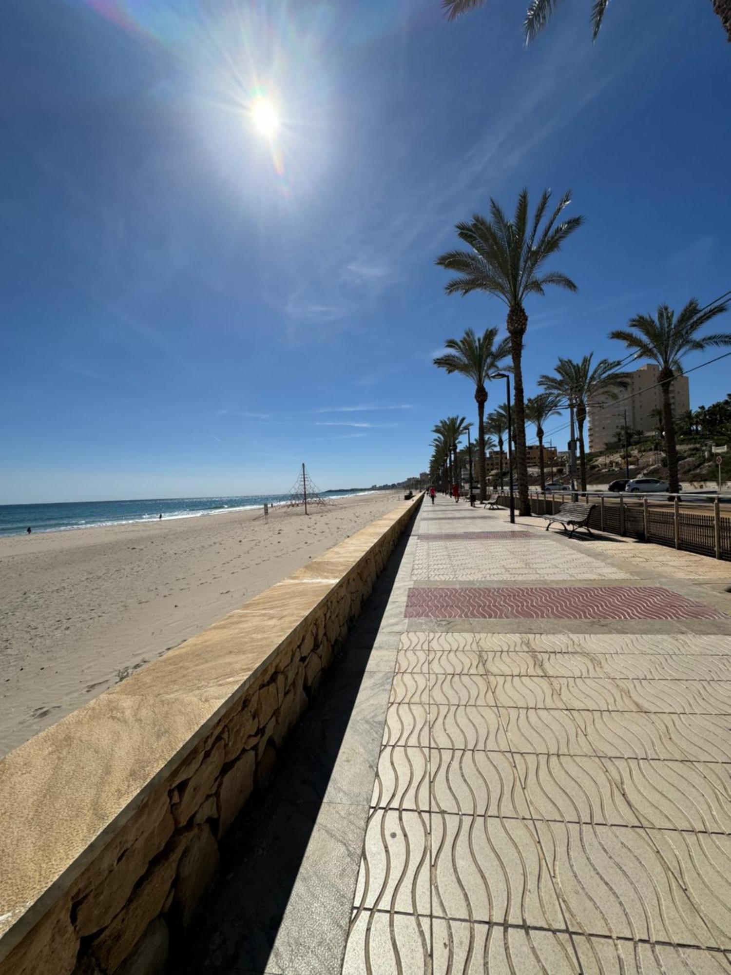 Vistas Al Mar, Piscina Y Playa