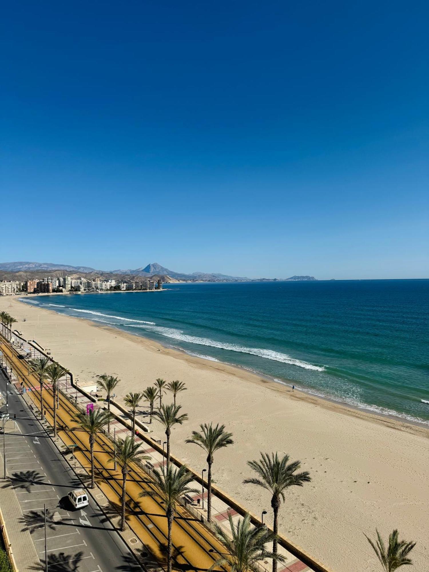 Vistas Al Mar, Piscina Y Playa Apartment *