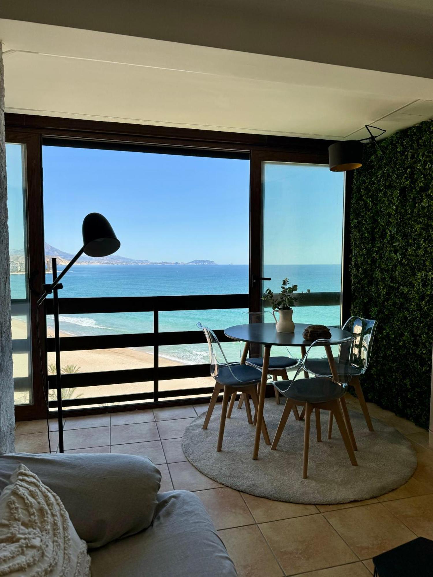 Vistas Al Mar, Piscina Y Playa *