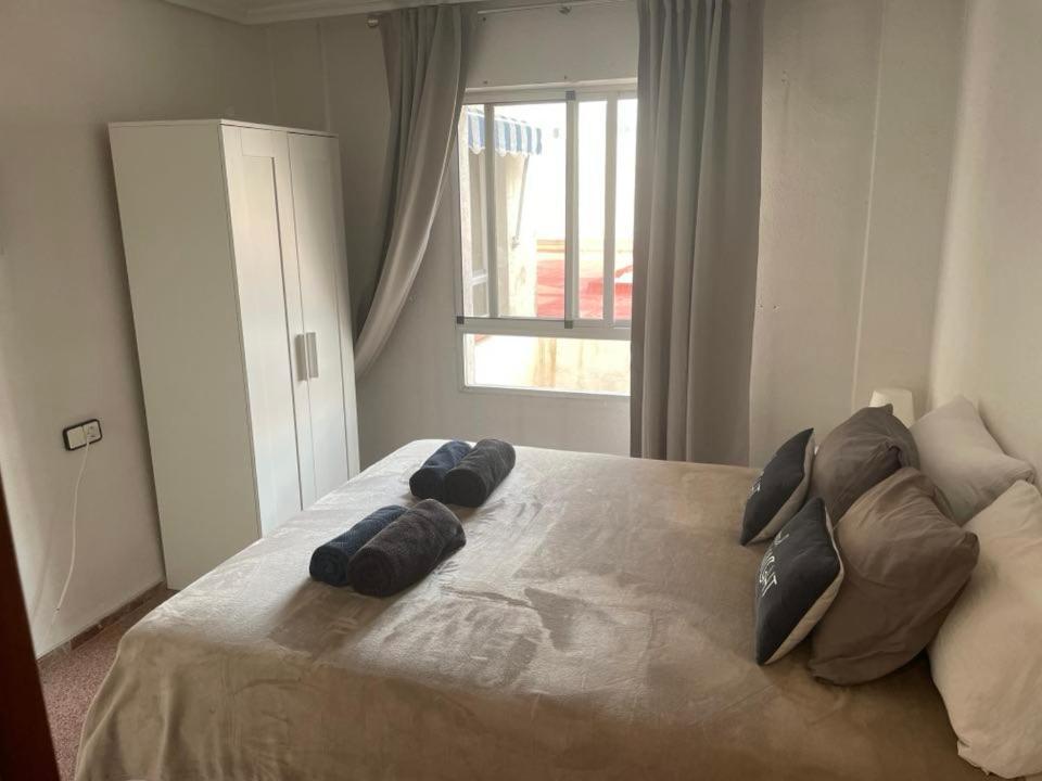 Apartamento Piso Grande Amplio Grandes Grupos 4 2 Baños, 4ac Y Wifi *