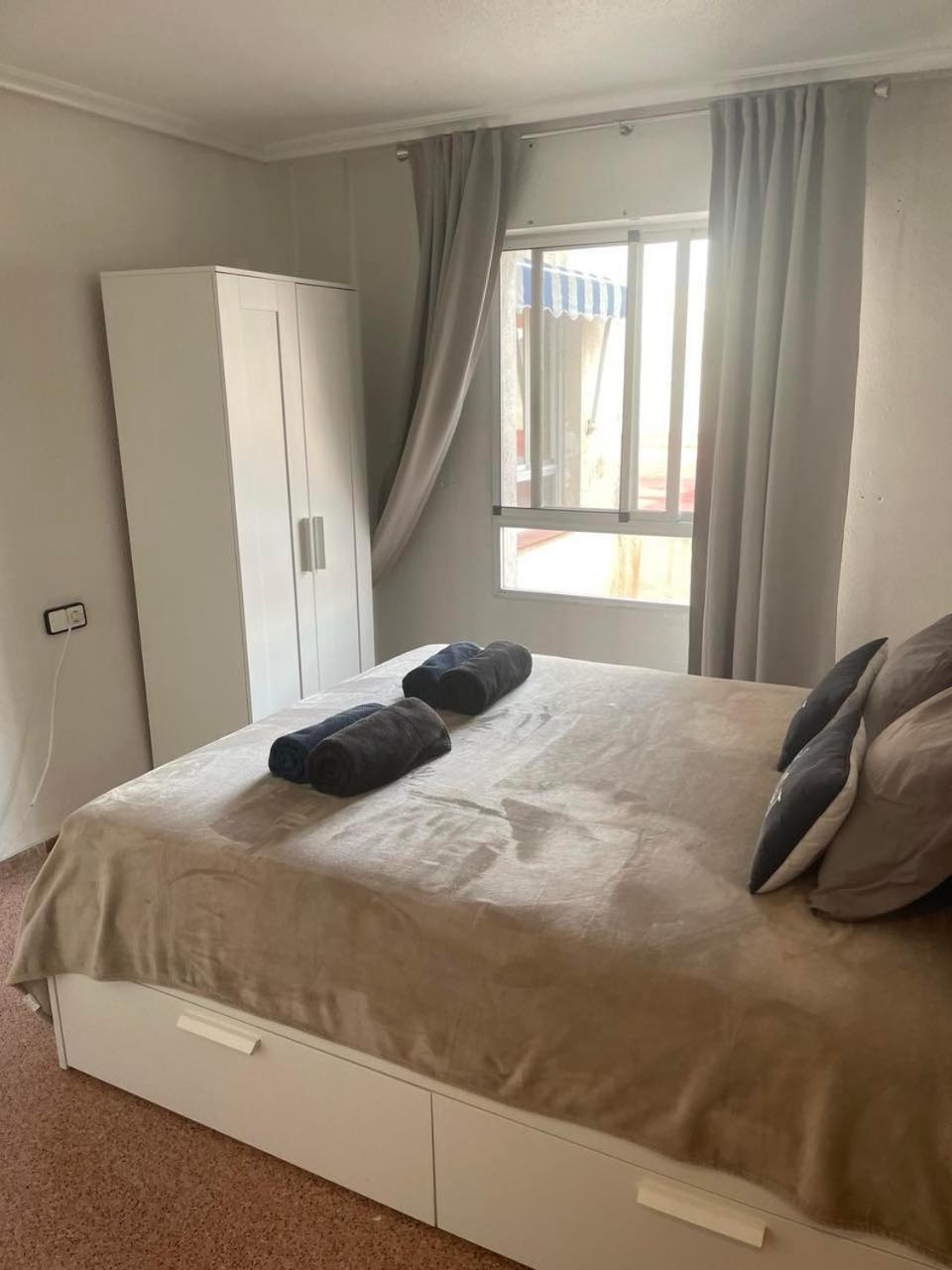 Piso Grande Amplio Grandes Grupos 4 2 Baños, 4ac Y Wifi