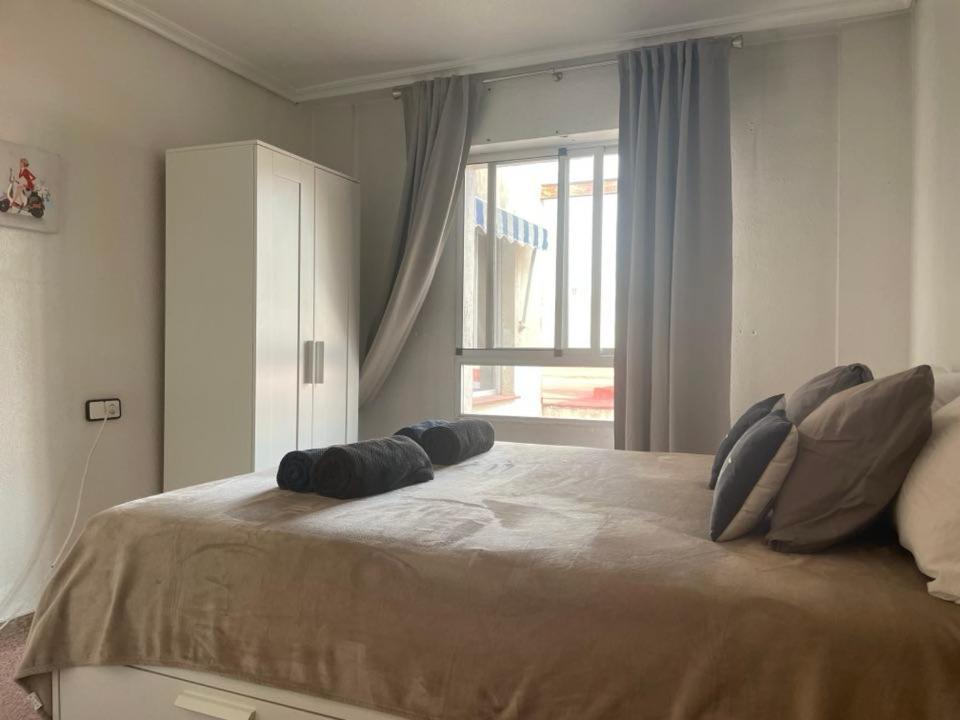 Apartamento Piso Grande Amplio Grandes Grupos 4 2 Baños, 4ac Y Wifi Alicante