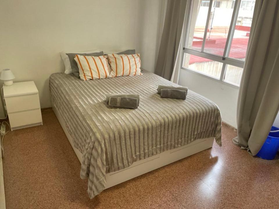 Piso Grande Amplio Grandes Grupos 4 2 Baños, 4ac Y Wifi * Alicante