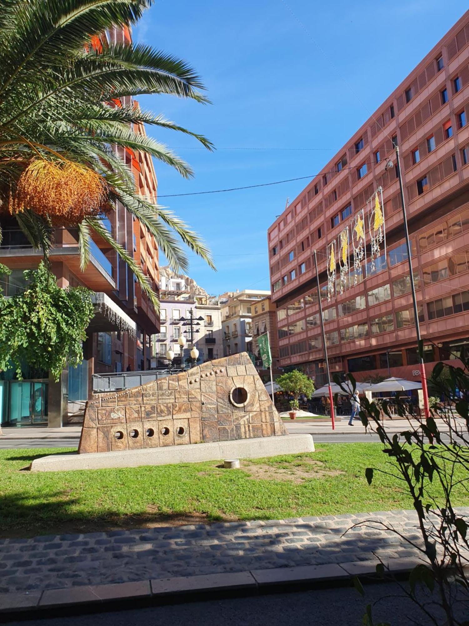Larambla 3 Bdrm Apartment *