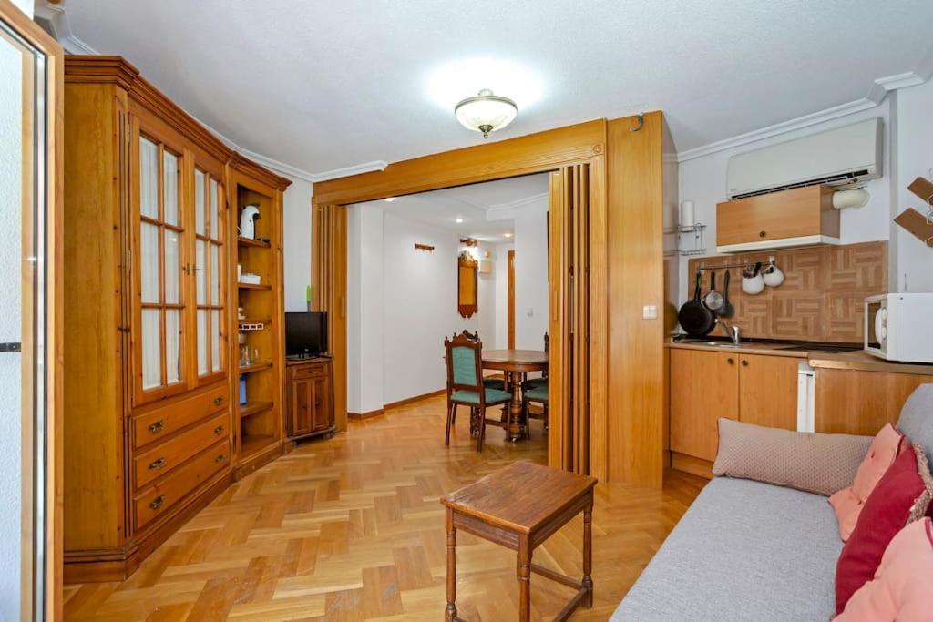Apartamento Comfy At Old Town Plaza With Ac Alicante