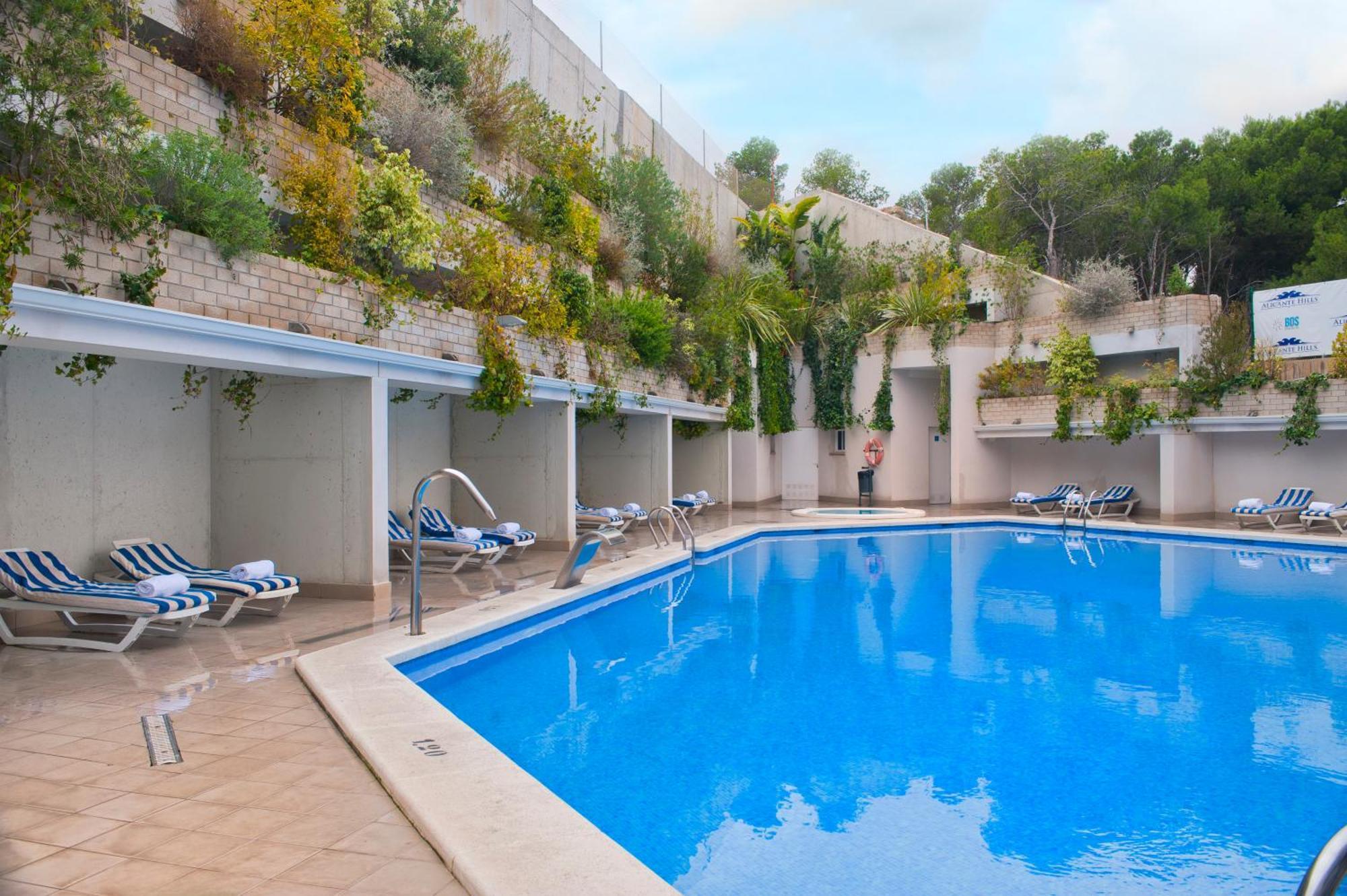Aparthotel Hills 4*