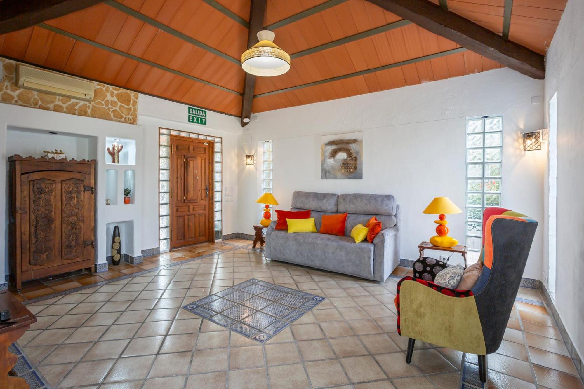 La Font With Pool And Bbq