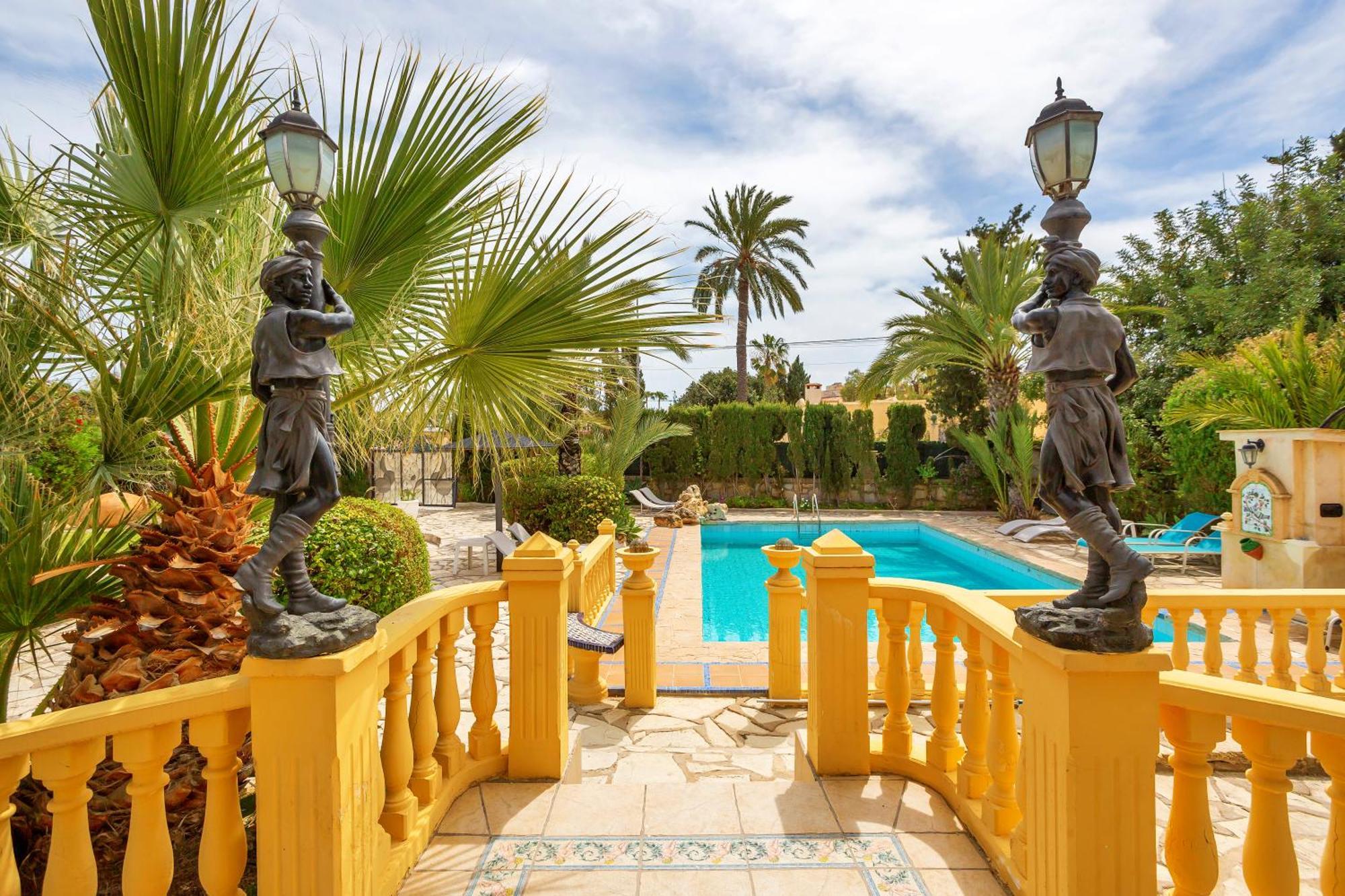 La Font With Pool And Bbq