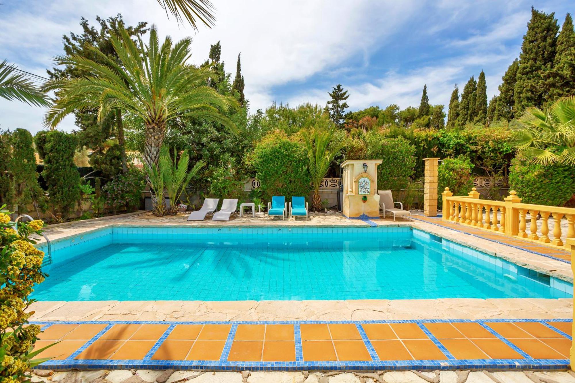 La Font With Pool And Bbq