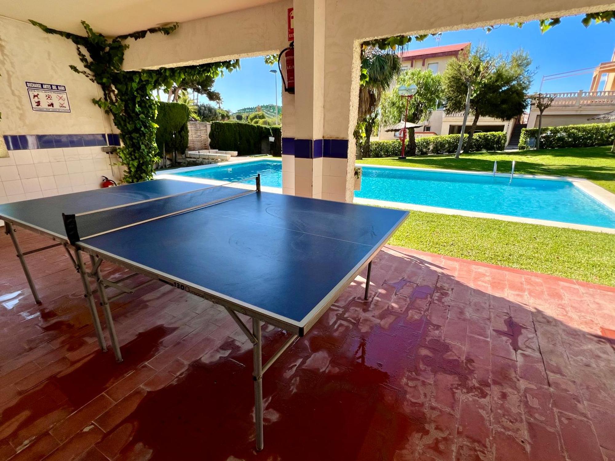 Beachside 4-bedroom With Pool Сasa de vacaciones Alicante