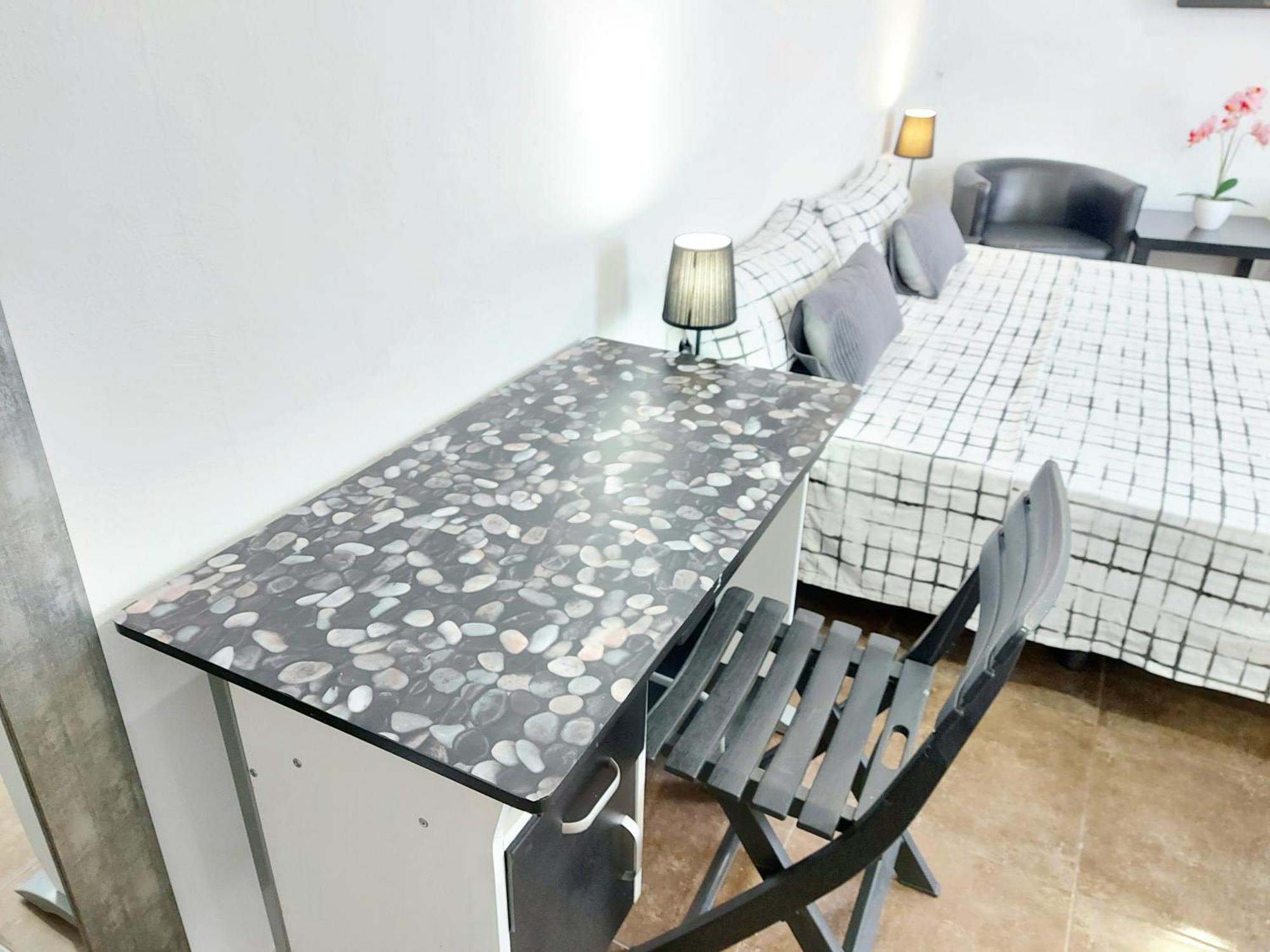Gloria Host House *