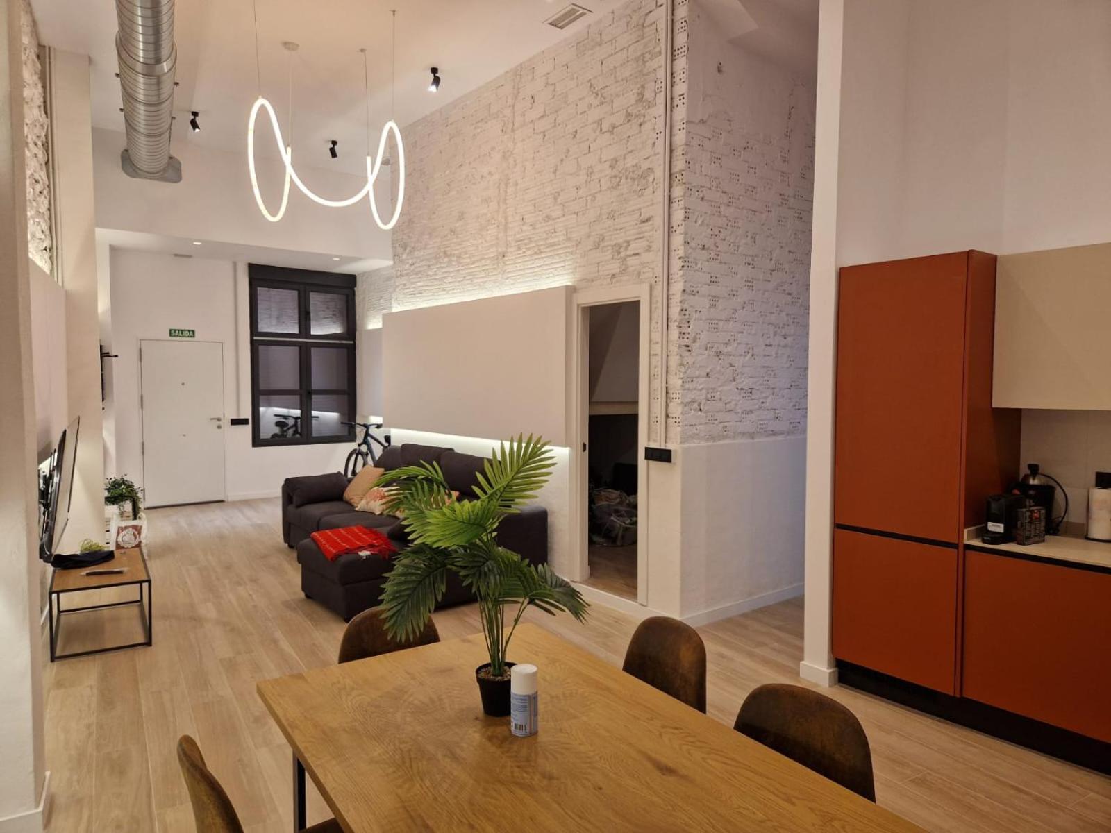 New 2024 Luxury Design Lofts, By Santa Barbara Castle, With Pool Table, Ac And Wifi