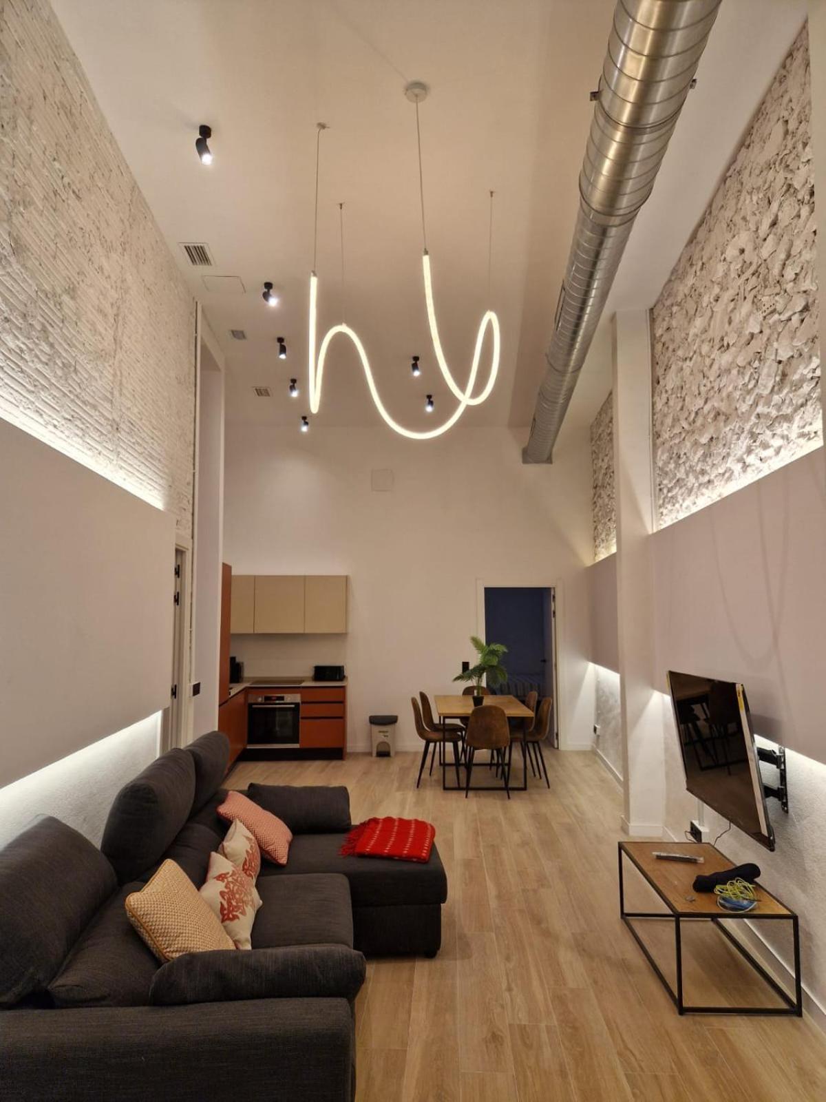 New 2024 Luxury Design Lofts, By Santa Barbara Castle, With Pool Table, Ac And Wifi