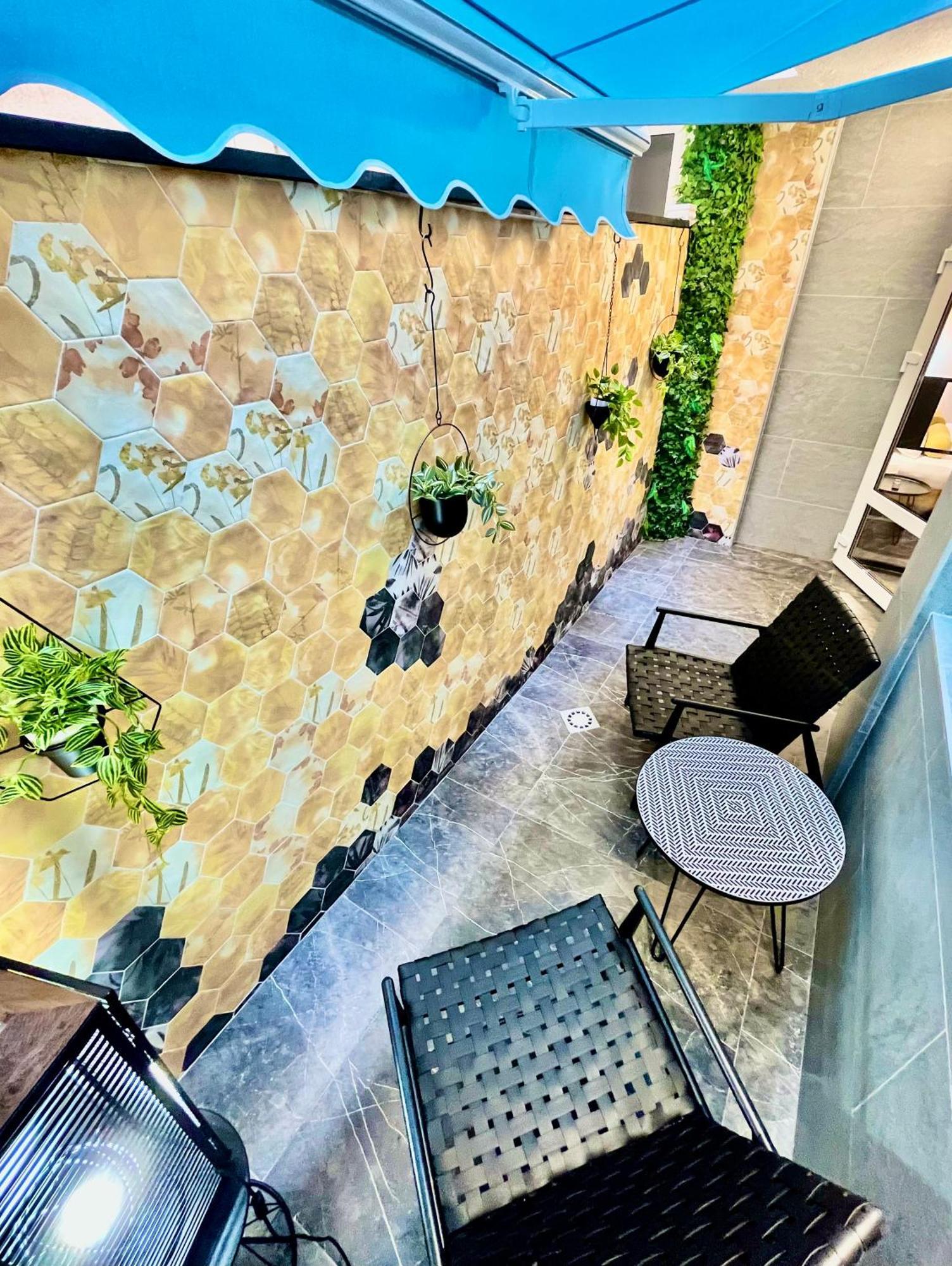 Dos Colores-Design Apartments Alicante Centro, Patio O Parking *