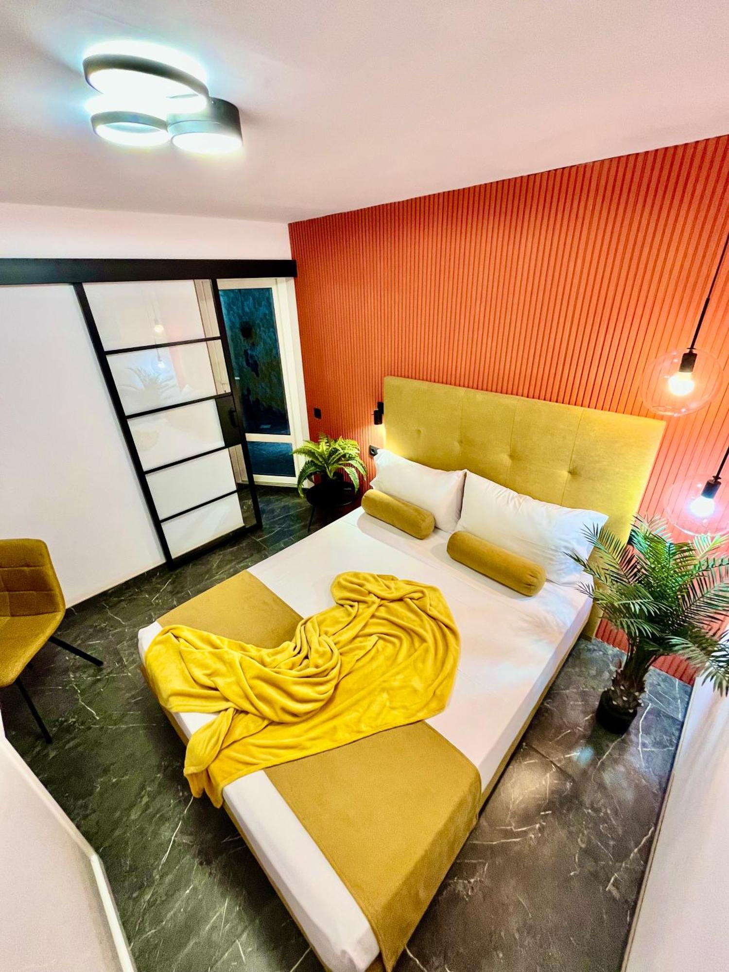 Dos Colores-Design Apartments Alicante Centro, Patio O Parking *