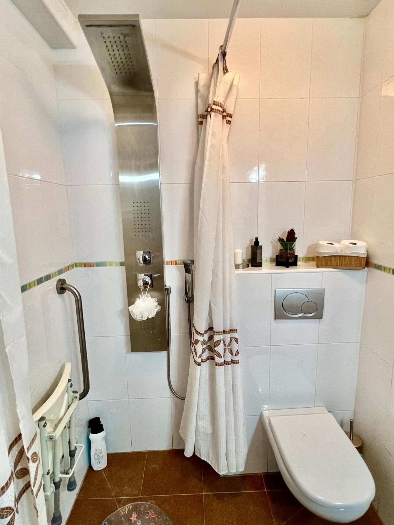3br - Beachfront Balcony Haven Apartment Alicante