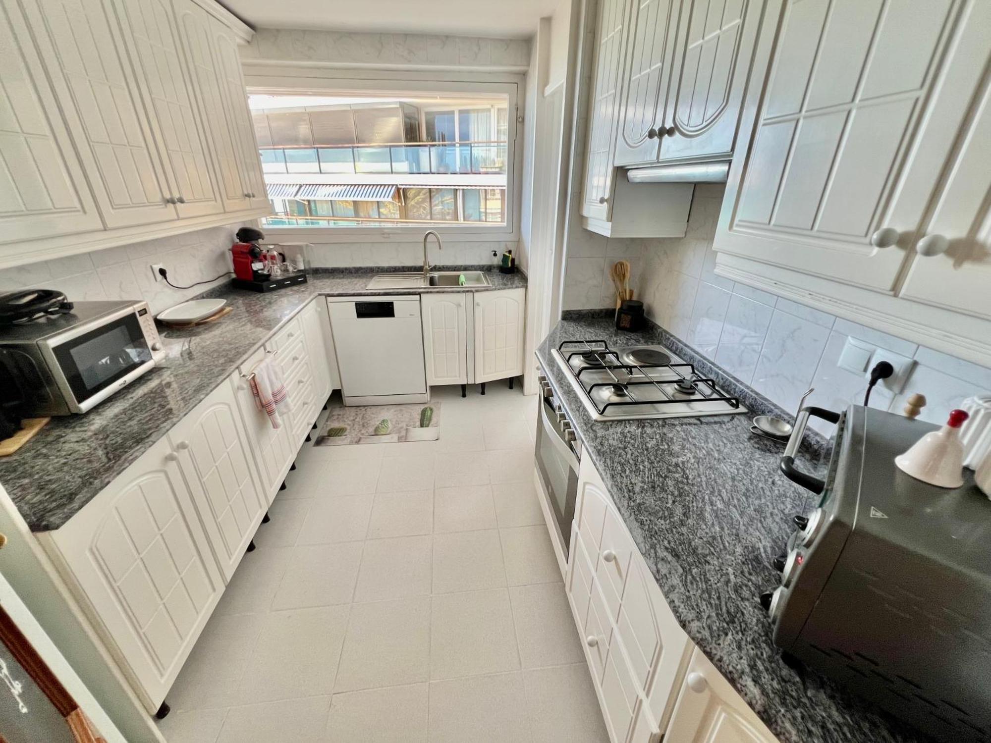 3br - Beachfront Balcony Haven * Alicante
