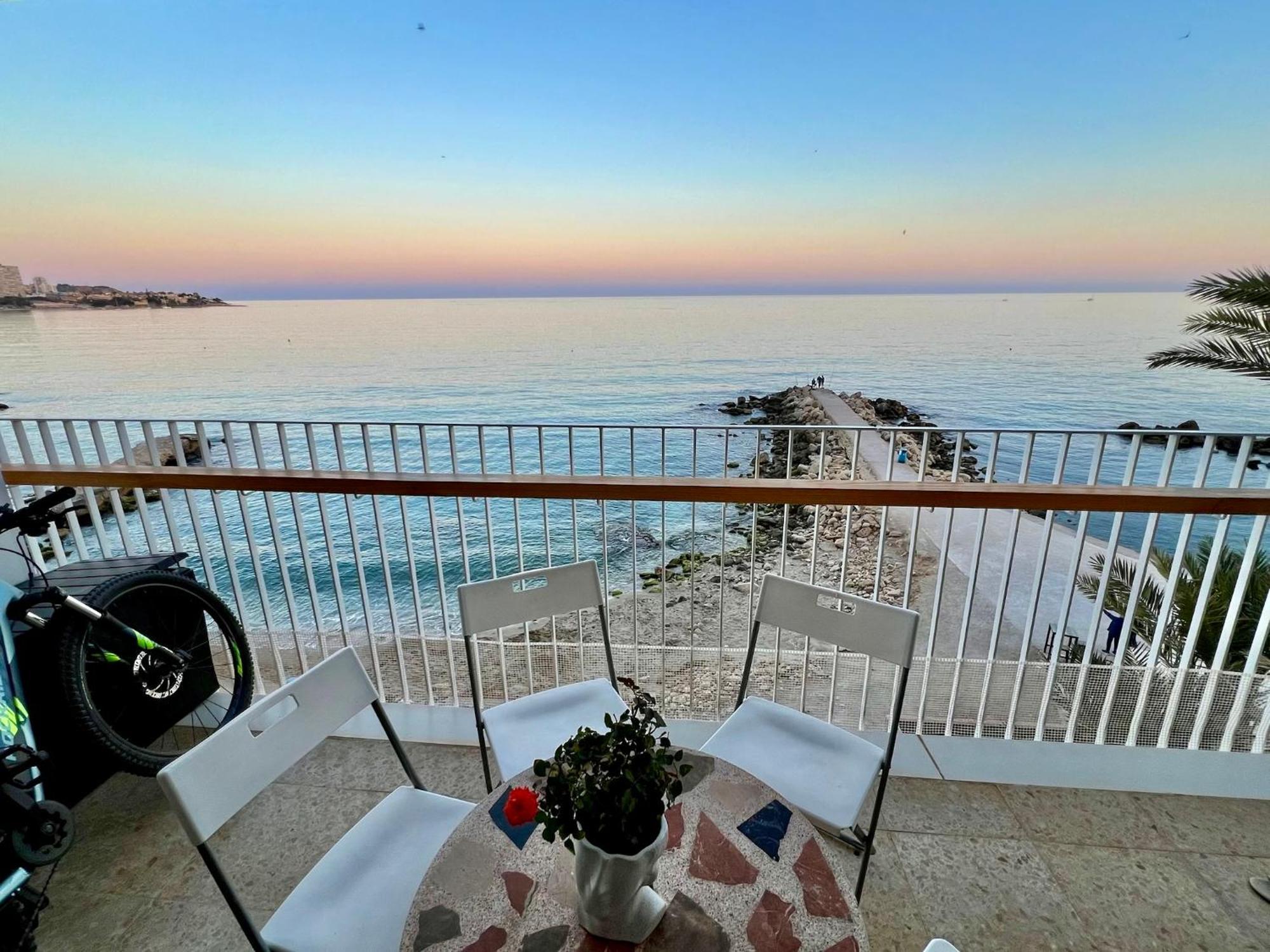 3br - Beachfront Balcony Haven Apartment Alicante