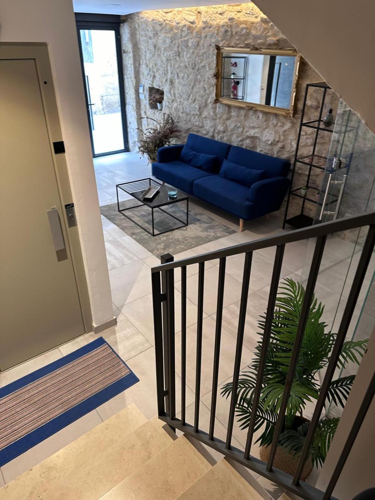 Lotus Apartment *