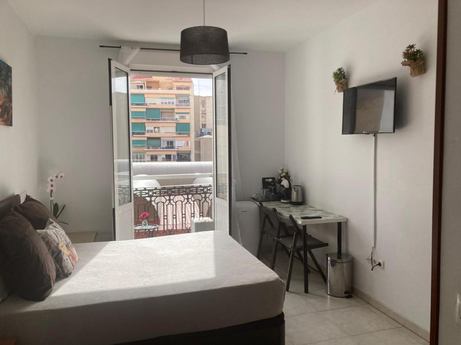 With Private Bathroom And Balcony Nearby The Mercado Central, Center And Apartment Alicante