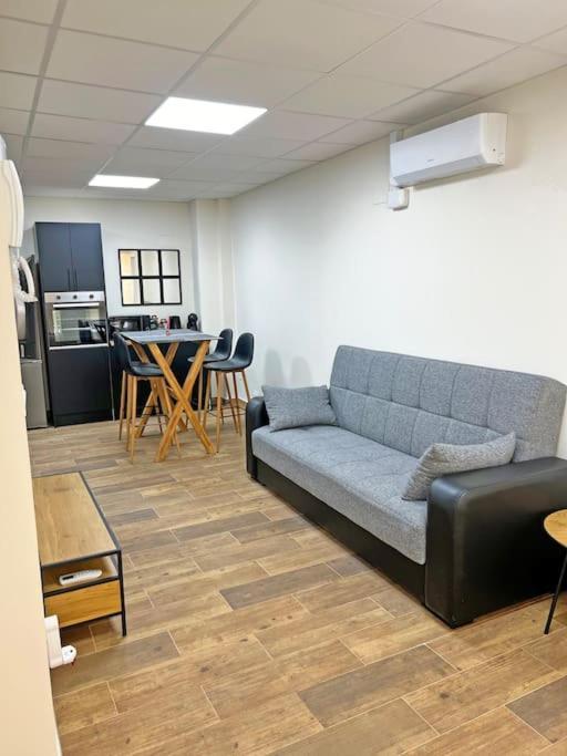Nuevo, Plaza De Toros, Airc Apartment