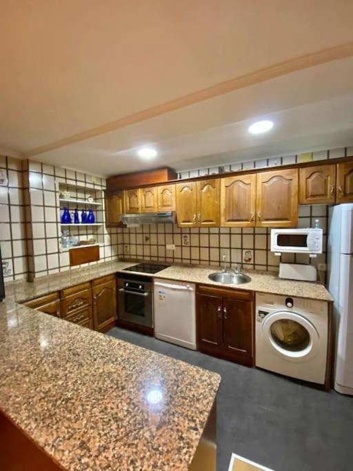 Apto Al Lado De La Playa, 1 Dormitorio, Parking * Alicante