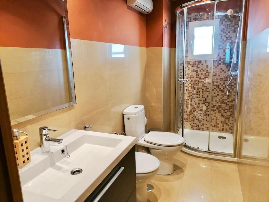 Apartamento Apto Al Lado De La Playa, 1 Dormitorio, Parking