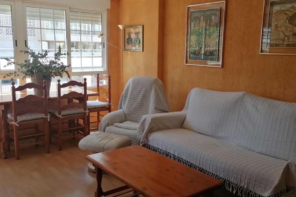 Apartamento Apto Al Lado De La Playa, 1 Dormitorio, Parking *