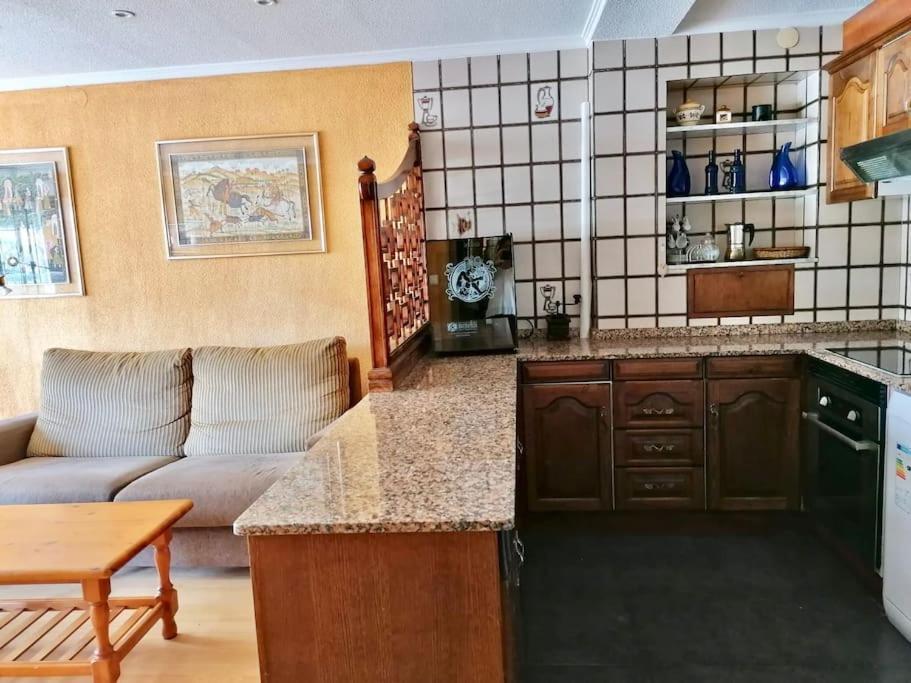 Apartamento Apto Al Lado De La Playa, 1 Dormitorio, Parking