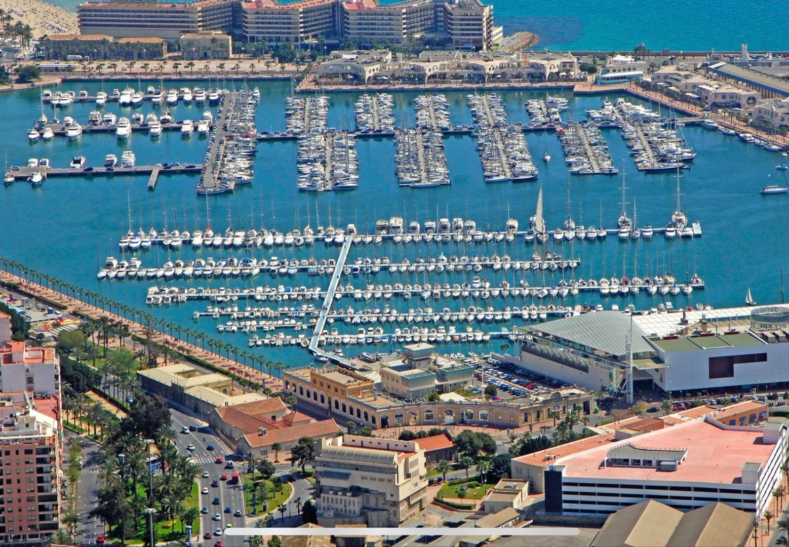 Barco Eiroa En Centro, Real Club De Regatas Alicante