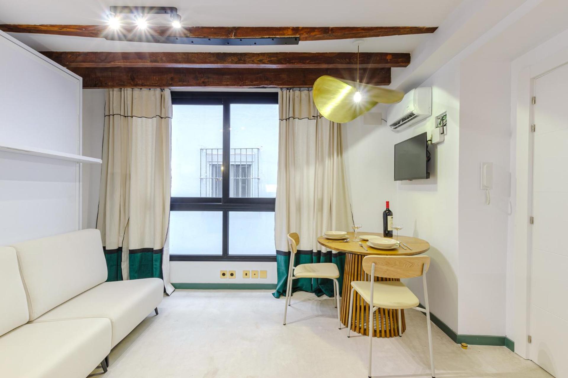 Refined And Practical In Historic Center Of * Alicante