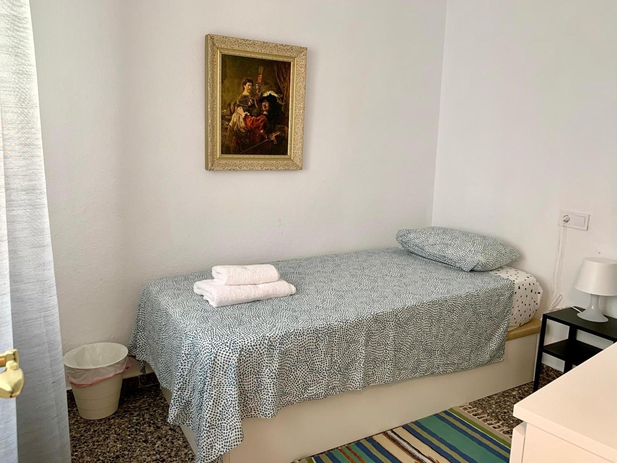 Centrally-located, Spacious Flat At Historic Centre & Short Walk To Apartment