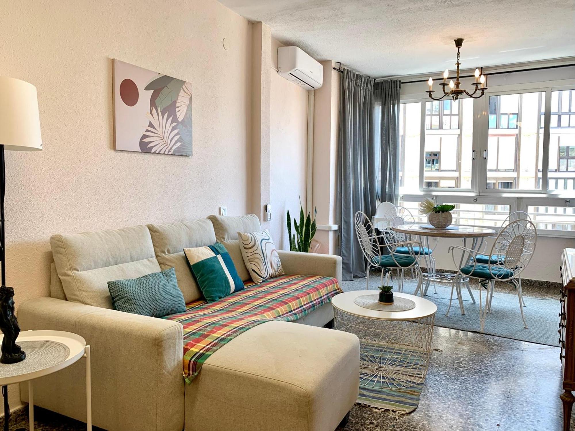 Centrally-located, Spacious Flat At Historic Centre & Short Walk To Apartment Alicante