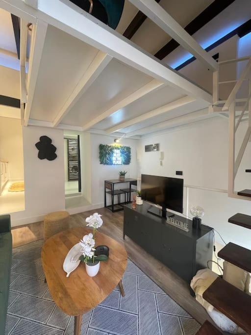 Stylish City-center 2 Bdrms Apartamento *