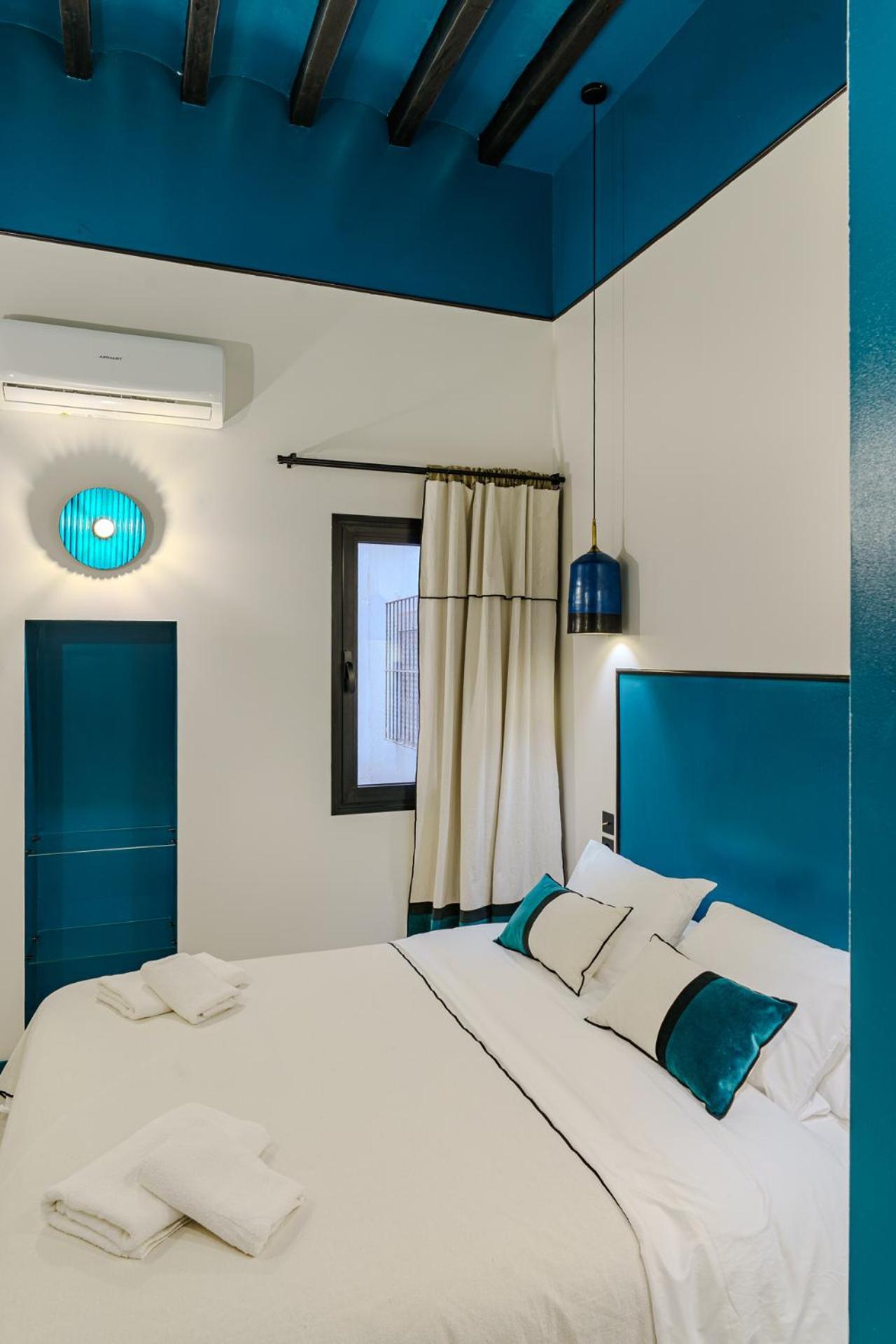 Spacious And Luxurious Mezzanine In Historic Center Alicante