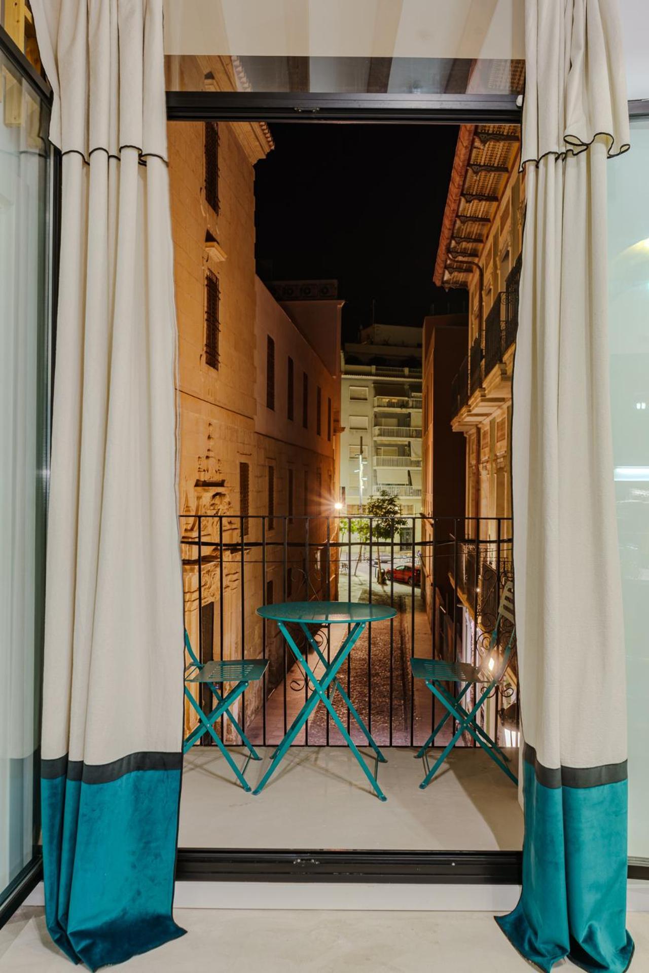 Spacious And Luxurious Mezzanine In Historic Center Alicante