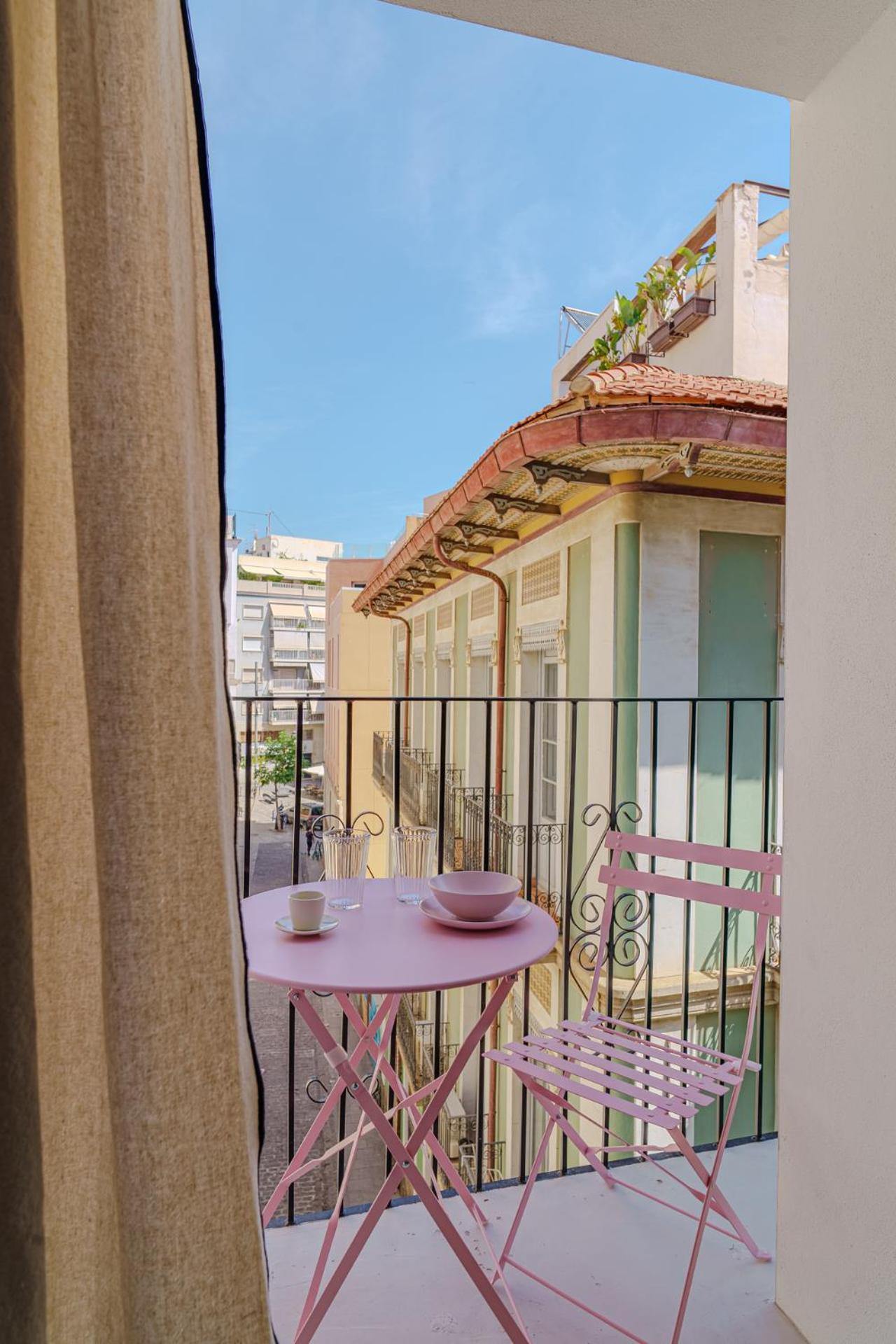 Apartment With Exceptional Charm In Historic Center Of