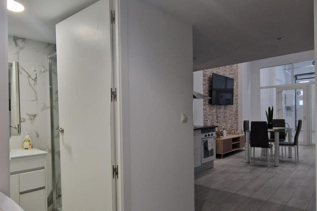 Modern, Urban, Plaza Toros 10 Mns Apartamento
