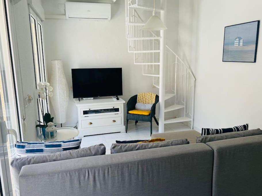 Sunny, South-facing & Welcoming Holiday home