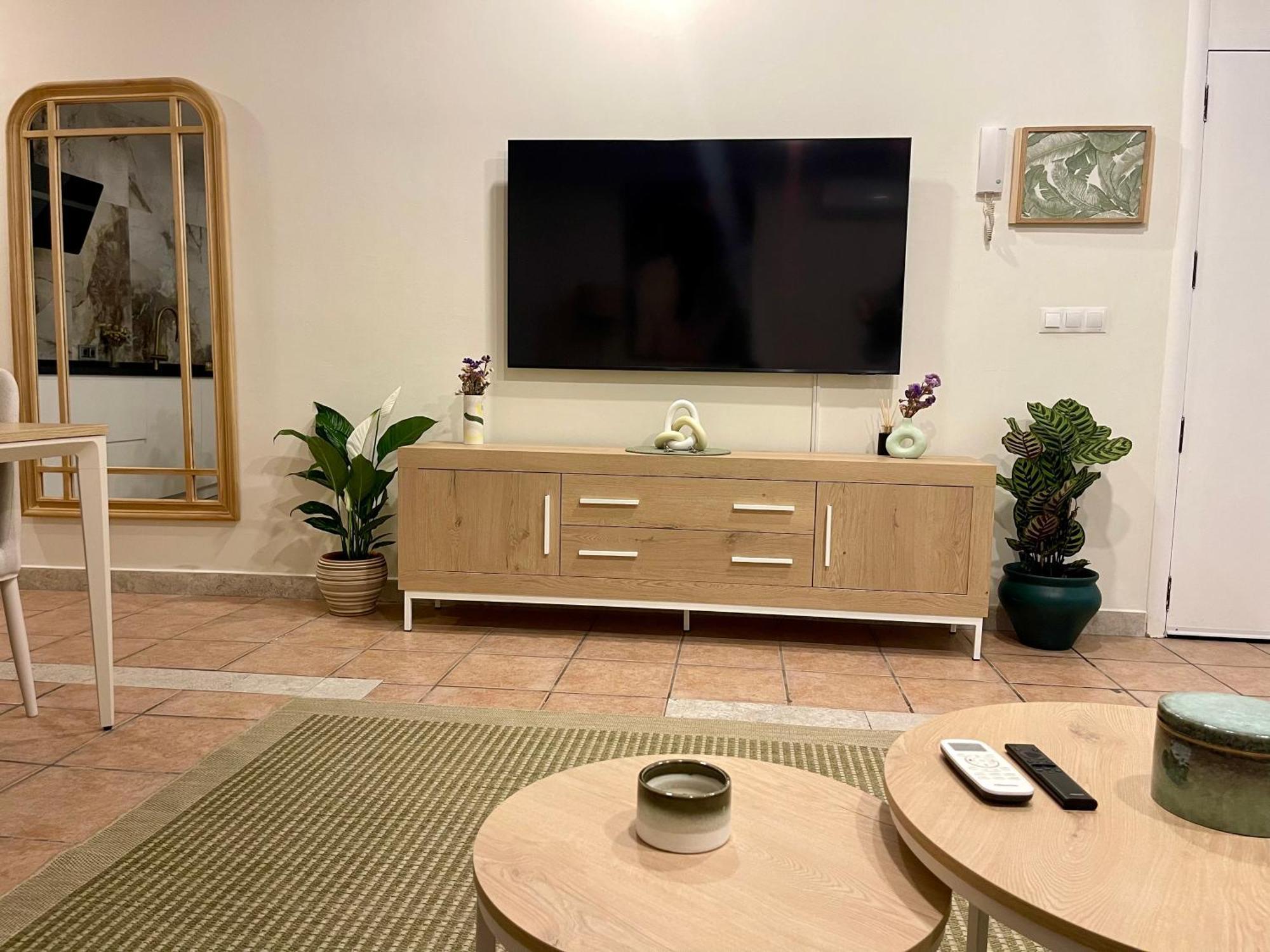 Gran Atico Con Terraza En El Centro De Apartamento *