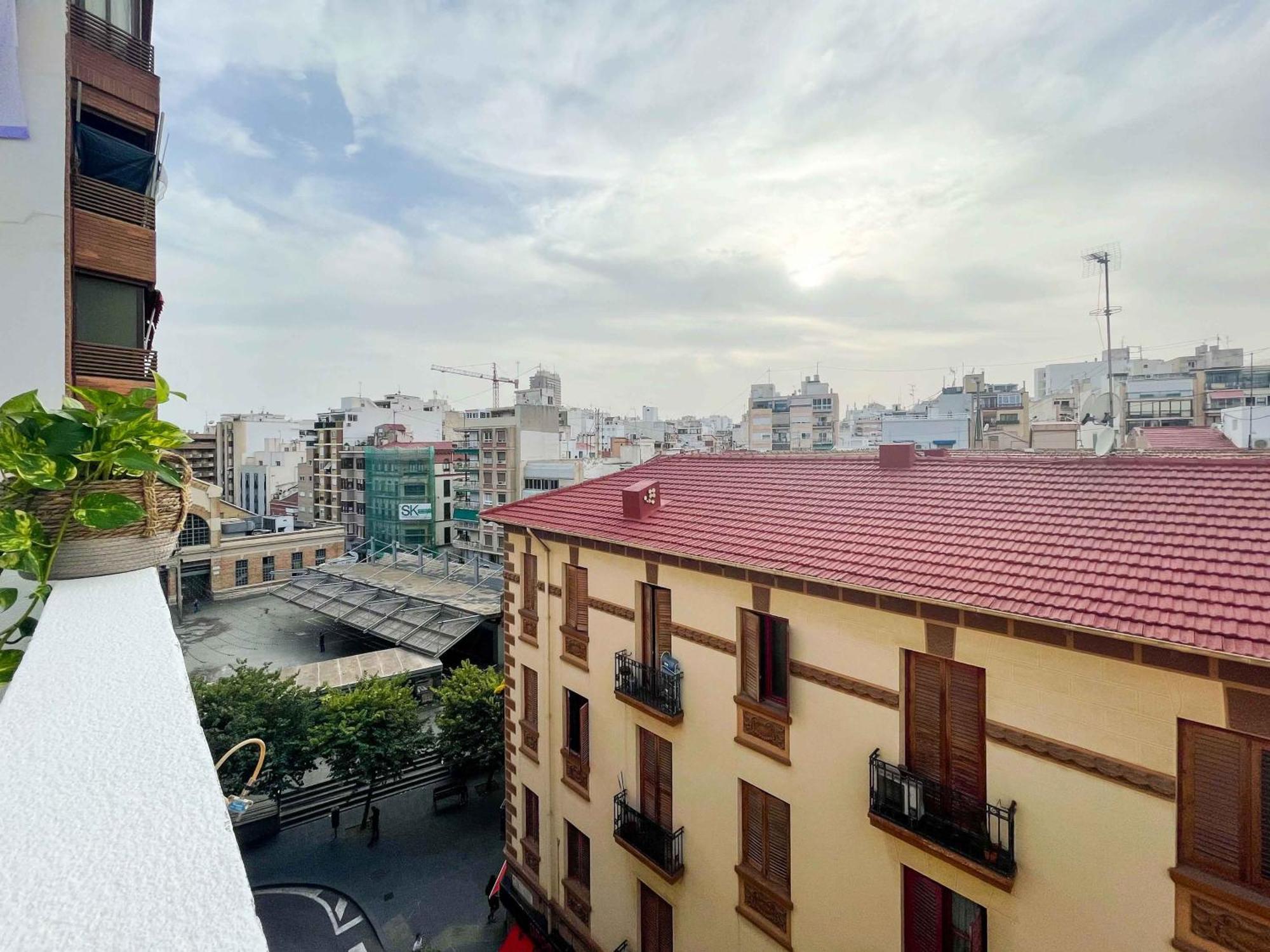 El ático Del Mercado. Un Lugar Difícil De Olvidar. * Alicante