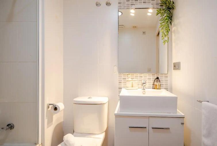 New Refurbished! 4 Minutes Walking To The *
