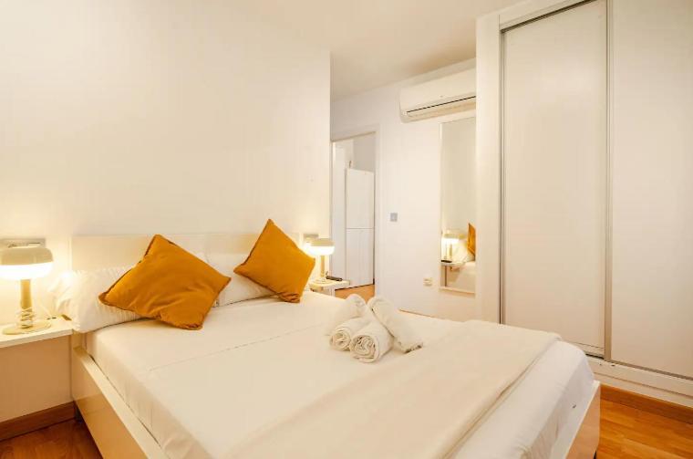 Apartamento New Refurbished! 4 Minutes Walking To The