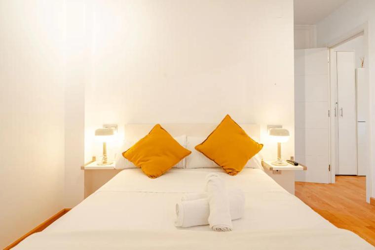 New Refurbished! 4 Minutes Walking To The Apartamento *