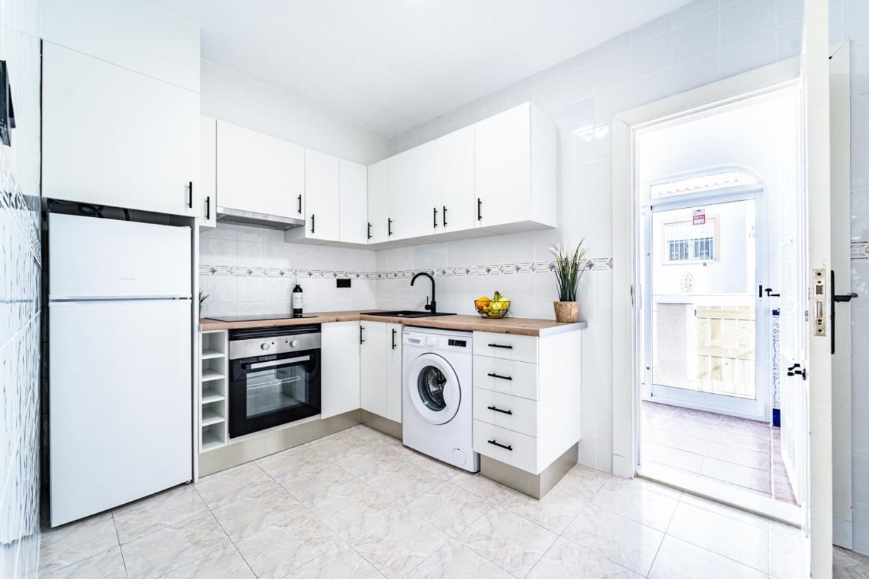 Renovated Townhouse - Rooftop, Garden & Stunning Views Alicante