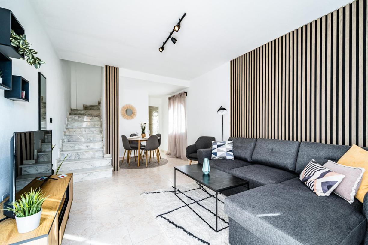Сasa de vacaciones Renovated Townhouse - Rooftop, Garden & Stunning Views *