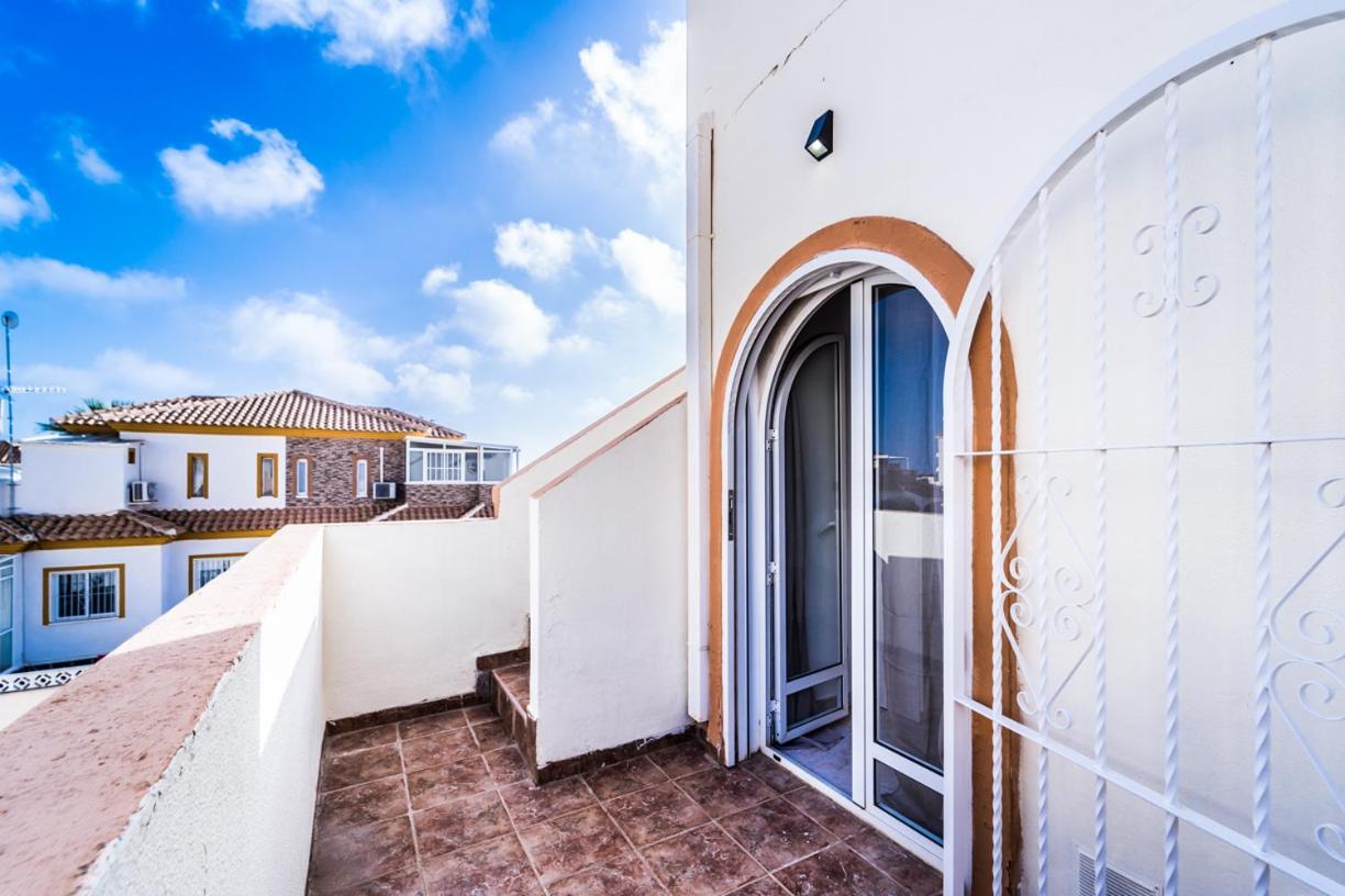Renovated Townhouse - Rooftop, Garden & Stunning Views Сasa de vacaciones